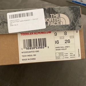 NIB North Face Alpenglow toddler size 9 snow boots.